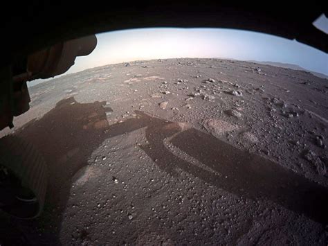 Nasa's mars 2020 perseverance mission captured thrilling footage of its rover landing in mars' jezero crater on feb. Nasa-Rover Perseverance schickte erste Farbfotos vom Mars ...