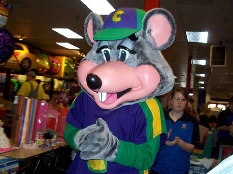 Chuck E Cheese Being Replaced With Hip Rock Star Cbs News