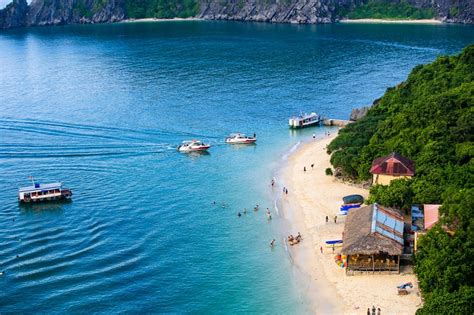 Ba Trai Dao Beach Attracts Tourists When Going To Ha Long This Summer