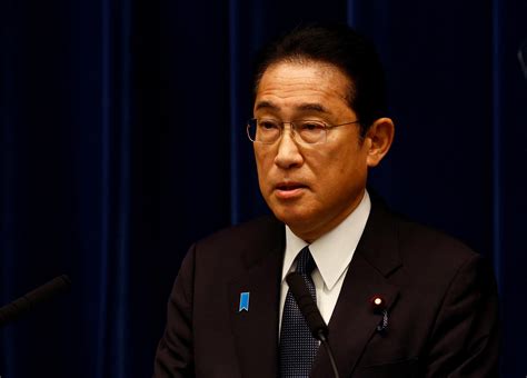 Japan Pm To Keep His Chief Cabinet Secretary In Cabinet Reshuffle