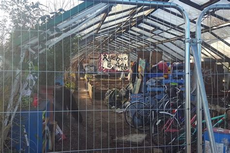 Anti Heathrow Runway Eco Squatters Resist Eviction Inside ‘great Escape Tunnel