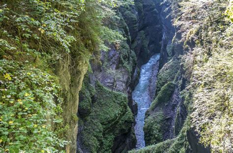 The partnach gorge is a deep gorge that has been incised by a mountain stream, the partnach, in the reintal valley near the south german tow. Unwetter in Garmisch-Partenkirchen: Partnachklamm nach ...