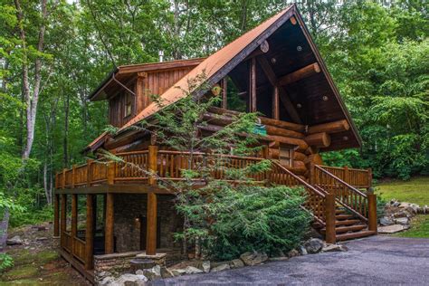 Chief Big Log Cabin 2 Bd Vacation Rental In Sevierville Tn Vacasa Wooden Cabins Cabin