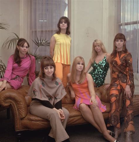 24 Fashion Photos That Will Make You Wish It Were The ‘60s Retro