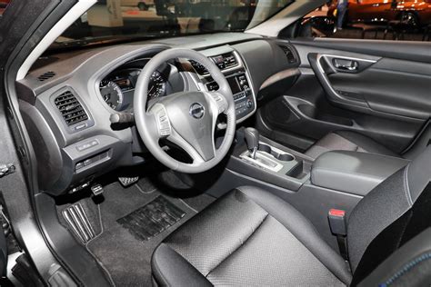 2017 Nissan Altima Sr Midnight Edition Interior 1 Motor Trend En Español