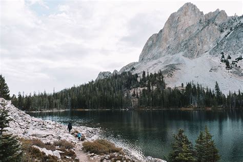 Hiking To Alice Lake In Idahos Sawtooth Wilderness Cool Places To