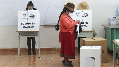 Ecuador Votes For President As Voters Lean Toward Socialism Cnn