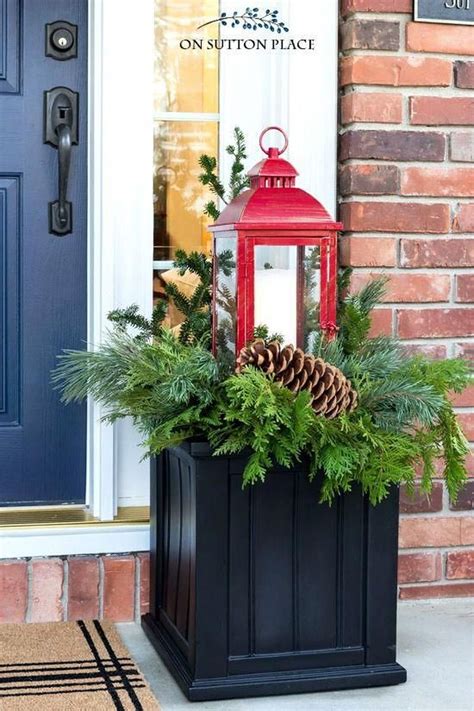 30 Marvelous Outdoor Holiday Planter Ideas To Beauty Porch Décor