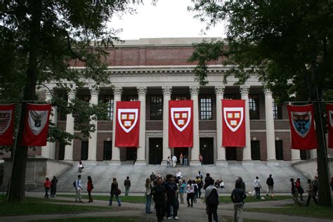 Top Universities to study around the world: Harvard University USA