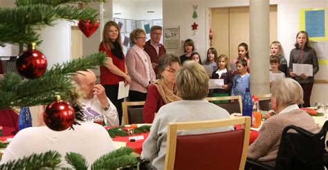 Dich erwarten in unserem schönen. Weihnachten im Pflegeheim: Chance und Herausforderung ...