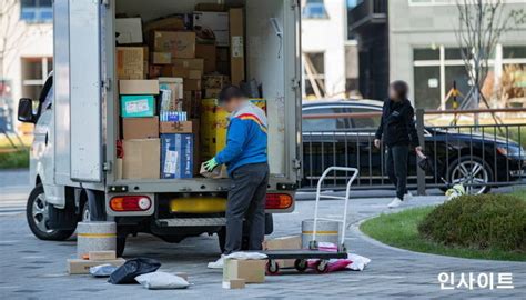대개 나라 안으로 한정되지만, 국제 물류 회사는 국제 택배를 취급하는 경우도 있다. 오늘(29일)부터 택배 노조 파업 중단하고 물품 배송 다시 ...