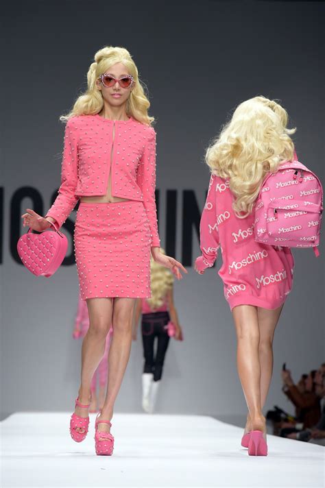 Barbie Na Moda Depois Da Moschino Boneca Aparece Na Dolce And Gabbana