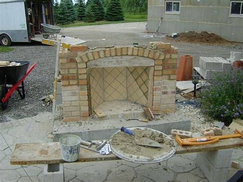 How to build an outdoor fireplace - Step-by-step guide