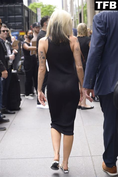 Miley Cyrus Flaunts Her Nude Tits As She Arrives At Nbc Universal Upfronts In Nyc Photos