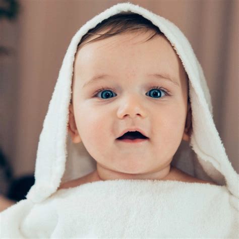 Whether using in the sink or bathtub, this bather's cozy fabric and contoured sides keep baby comfortable and supported. That happy feeling after a cozy bath in your Baby Brielle ...