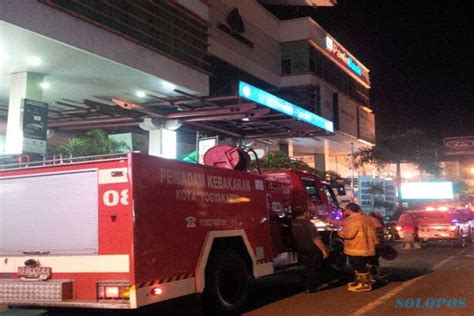 Kebakaran Jogja Konter Laptop Di Jogjatronik Mall Terbakar Solopos