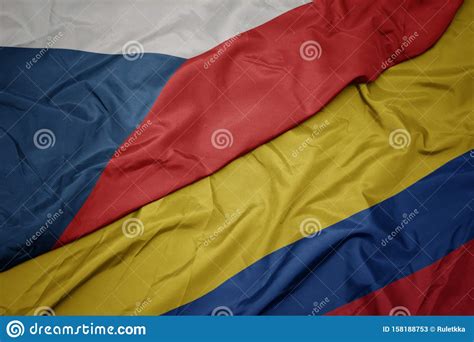 Ondeando La Colorida Bandera De Colombia Y La Bandera Nacional De La