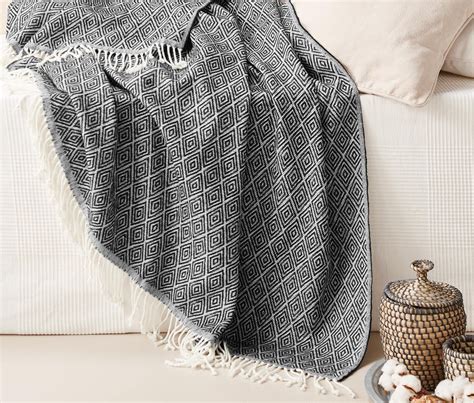 Decke mit kühleffekt absorption von körperwärme für eine schnelle kühlung Plaid, Jacquard online bestellen bei Tchibo 331345 | Sofa ...