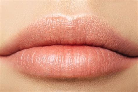 Swollen Bottom Lip Causes For No Reason Treatment Of Lower Lips