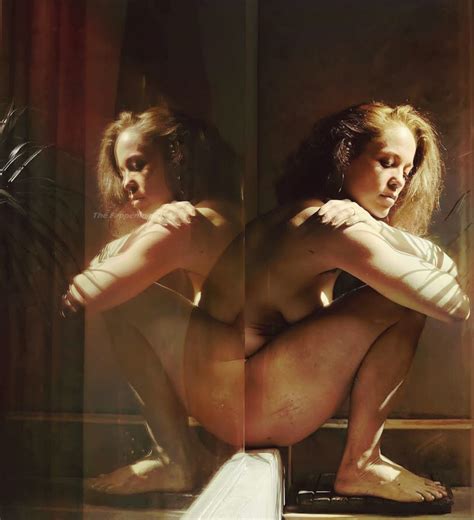 Erika Christensen Poses Naked 7 Photos The Sex Scene