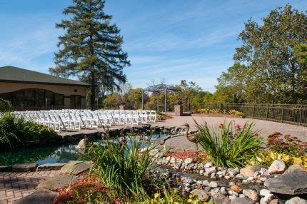 Located in port washington, new york, the north hempstead country clubõs restaurant provides an elegant and open dining setting with gourmet menu options available in a range of light to heavy dishes to suit any occasion. Black River Country Club in Port Huron, Michigan