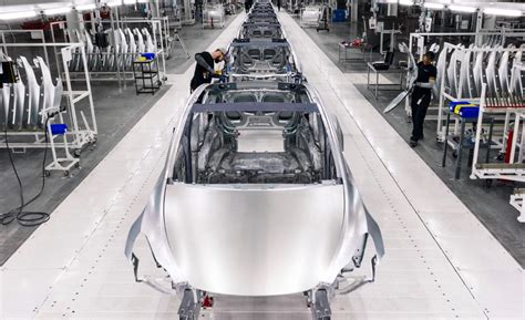 Tesla “ready To Feast” With New Model X Suv The Detroit Bureau