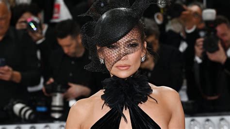 Jennifer Lopez Flaunts Toned Abs In Lace Lingerie From Italian Getaway Hello