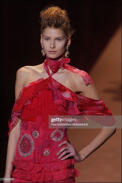 Emanuel Ungaro Fashion Show Fall Winter 2004 2005 Ready To Wear News