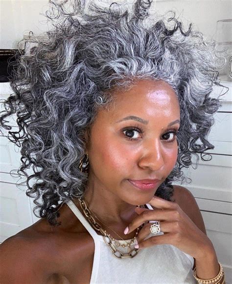 Transitioning To Gray Hair 101 New Ways To Go Gray In 2023 Hadviser Long Gray Hair Natural