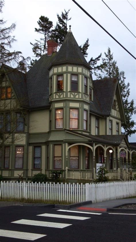 Pin By Scott Konshak On Homes Victorian Homes Victorian Style Homes