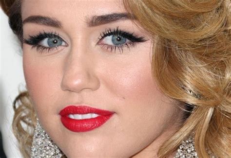 Dm bb i never hit so hard in love. Miley Cyrus fotos (511 fotos) - LETRAS.MUS.BR