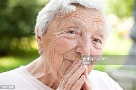 Wrinkled Old Lady Stockfotos En Beelden Getty Images