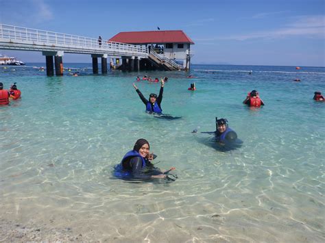 Pulau redang is a small island surrounded by crystal clear and has various beautiful diving possibilities for the aficionados. A Getaway to Pulau Redang