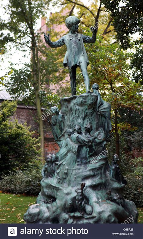 Lady mary and lord gillingham meet at the peter pan statue in series five. Peter Pan statue in Egmont Park, Brussels Stock Photo - Alamy