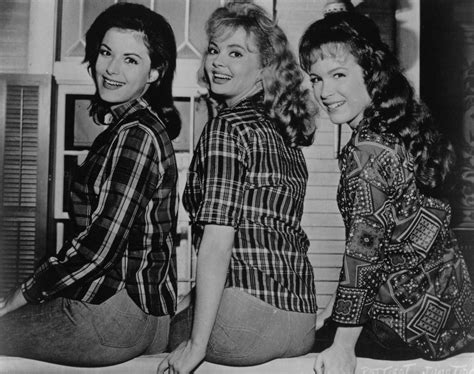 Pat Woodell 71 Dies One Of The Original Petticoat Junction