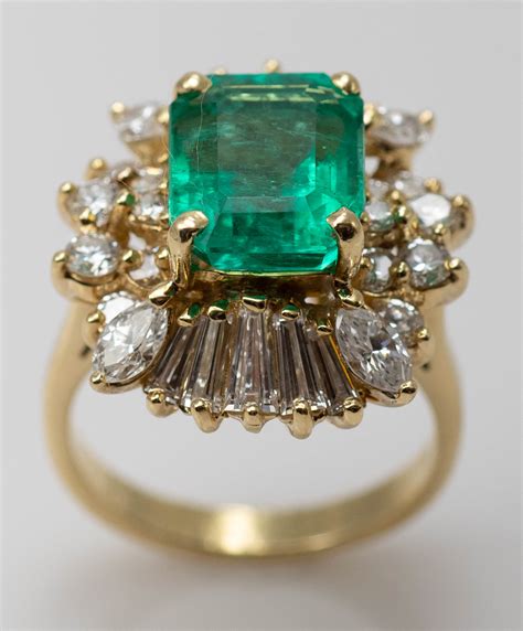 18k Yellow Gold Ladies 412ct Colombian Emerald And 3tdw Diamond Ring