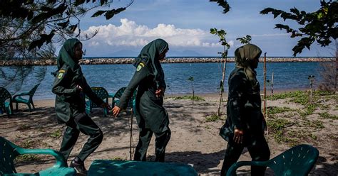 Lesbian Couple Arrested In Indonesia Forced To Go To Rehabilitation