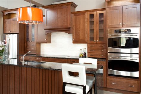 Cherry Wide Rail Shaker Transitional Kitchen Toronto By Raywal