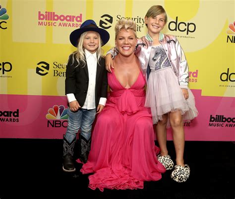 Billboard Music Awards 2021 Pinks Kids Shine On The Red Carpet Us