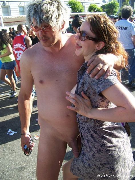 Nackter Mann Mit Bekleideter Frau Porno Bilder