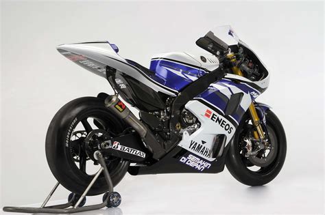 2012 Yamaha Yzr M1 Breaks Cover At Jerez Asphalt And Rubber