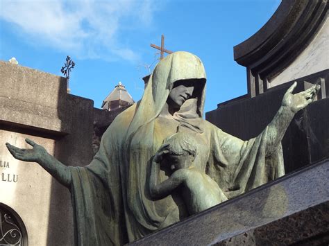 Fotos Gratis Monumento Estatua Cementerio Gárgola Escultura Art Mausoleo Funeral Arte