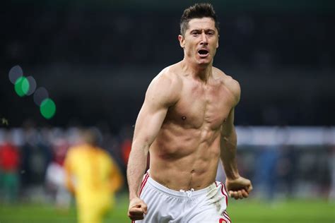 But the bayern man was more noticeable as a potential provider than a finisher as poland pressed for another equalizer which never. Umięśniony Robert Lewandowski. Polak zaprezentował ...