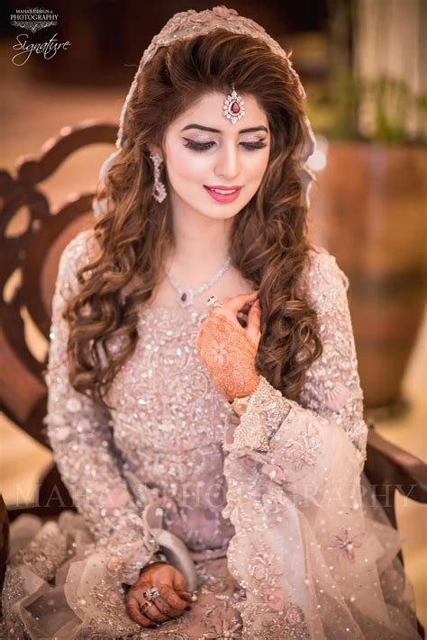 Pin By Sana Rasool On Desi Bridal Looks Pakistani Bridal Hairstyles