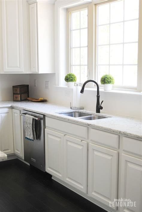 White cabinets make a stereotypically small manhattan cook space feel light and bright, like a larger farmhouse kitchen. Best Hardware for White Kitchen Cabinets 2021 in 2020 ...