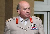 Outspoken Army chief General Sir Richard Dannatt stands down - Mirror ...
