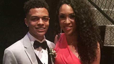 Ohio Teen Takes His Mom To Prom Since She Never Attended Her Own Abc7 Chicago