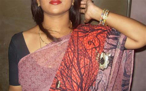 Pakistan Xnxx Kolkata Housewife Saree Removing Image