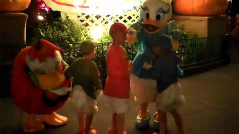 Huey Dewey Louie Meet Donald And Daisy At Magic Kingdom Youtube