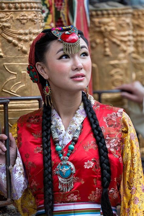 Tibetan Bride By Chaluntorn Preeyasombat 500px Abiti Da Sposa Tradizionali Sposa Abiti